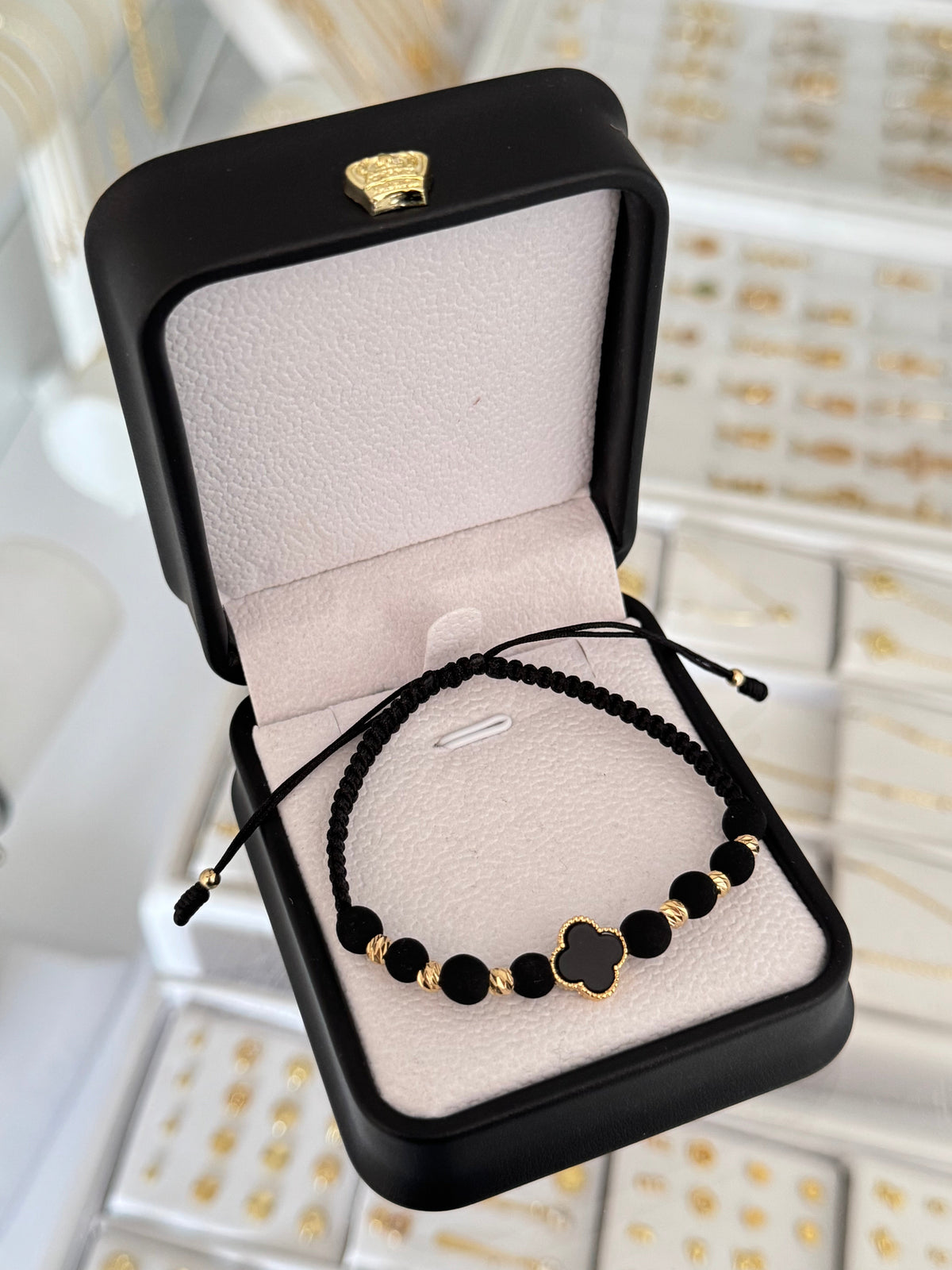 Pulsera trebol negro exclusive. N° de Balín: #4 diamant.