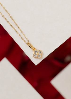 Dije clover motif