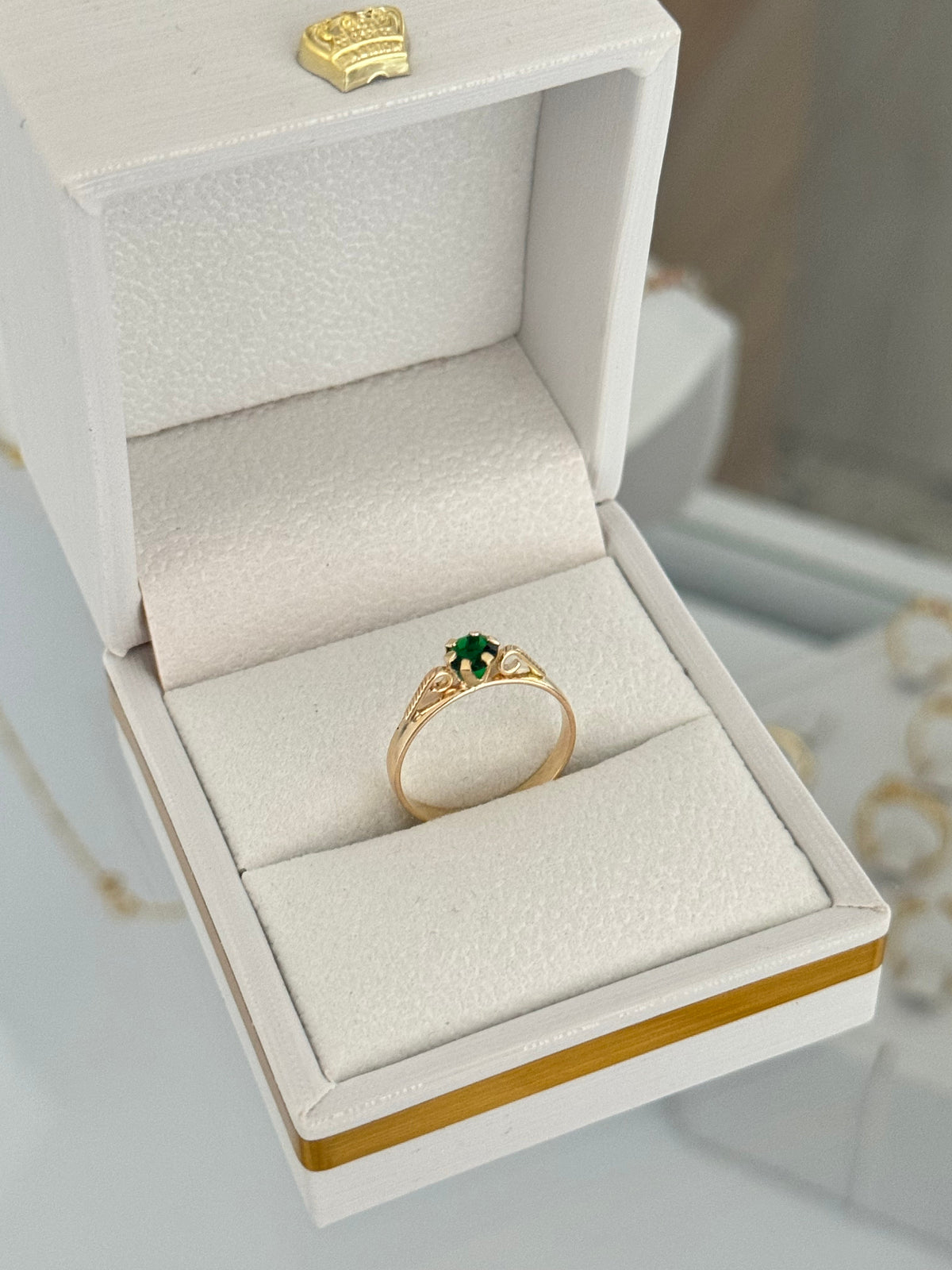 Anillo plataforma piedra verde